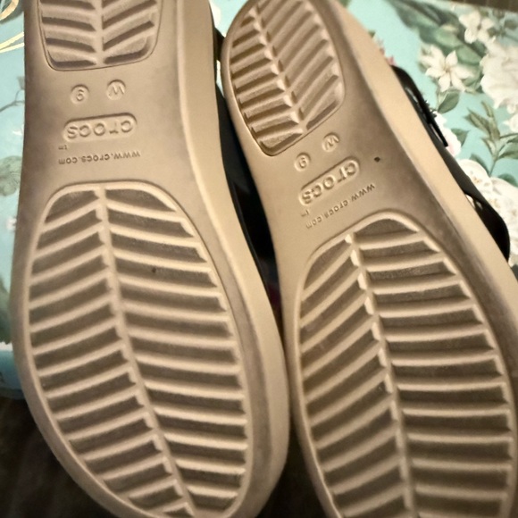 Stylish Leopard Print Platform Croc Sandals - Picture 2 of 2